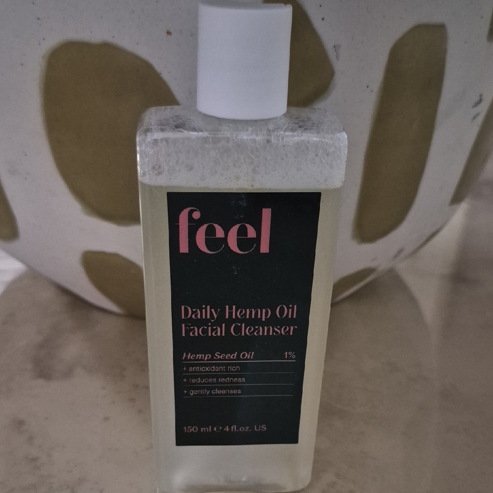 Feel Daily Hemp Oil Facial Cleanser